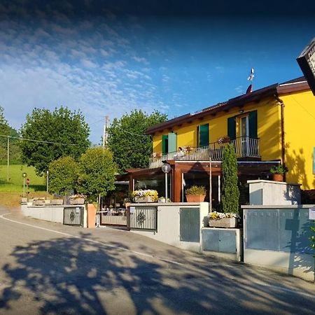 Osteria Da Cesare E Locanda 카스텔산피에트로테르메 외부 사진