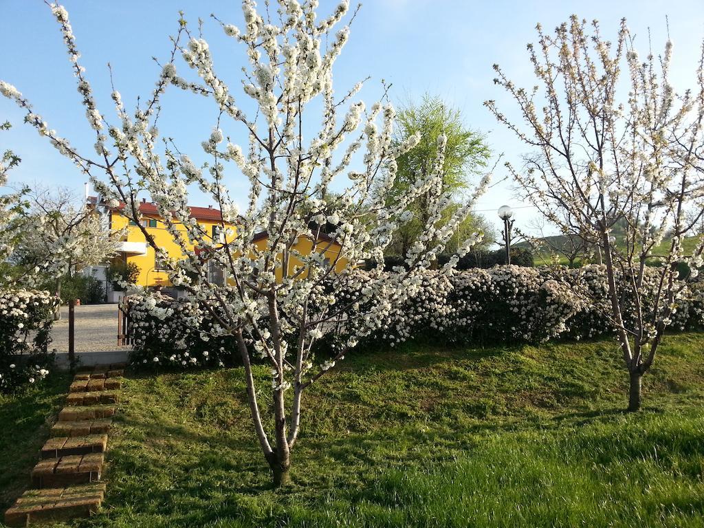 Osteria Da Cesare E Locanda 카스텔산피에트로테르메 외부 사진